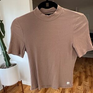 Vuori Pose Fitted T-Shirt